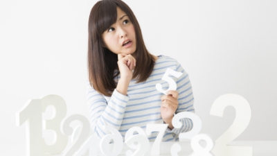 女性が投資をした未来を夢見ている様子