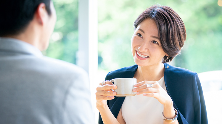 DINKSが投資について語っている様子