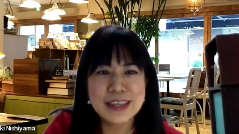 西山美紀さんが語っている様子
