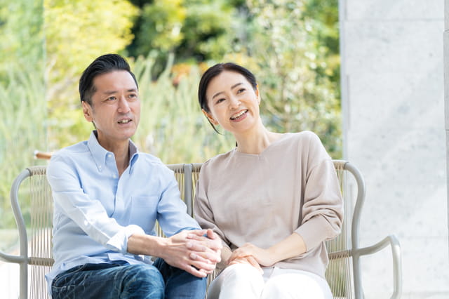 セミリタイアする50代夫婦のイメージ